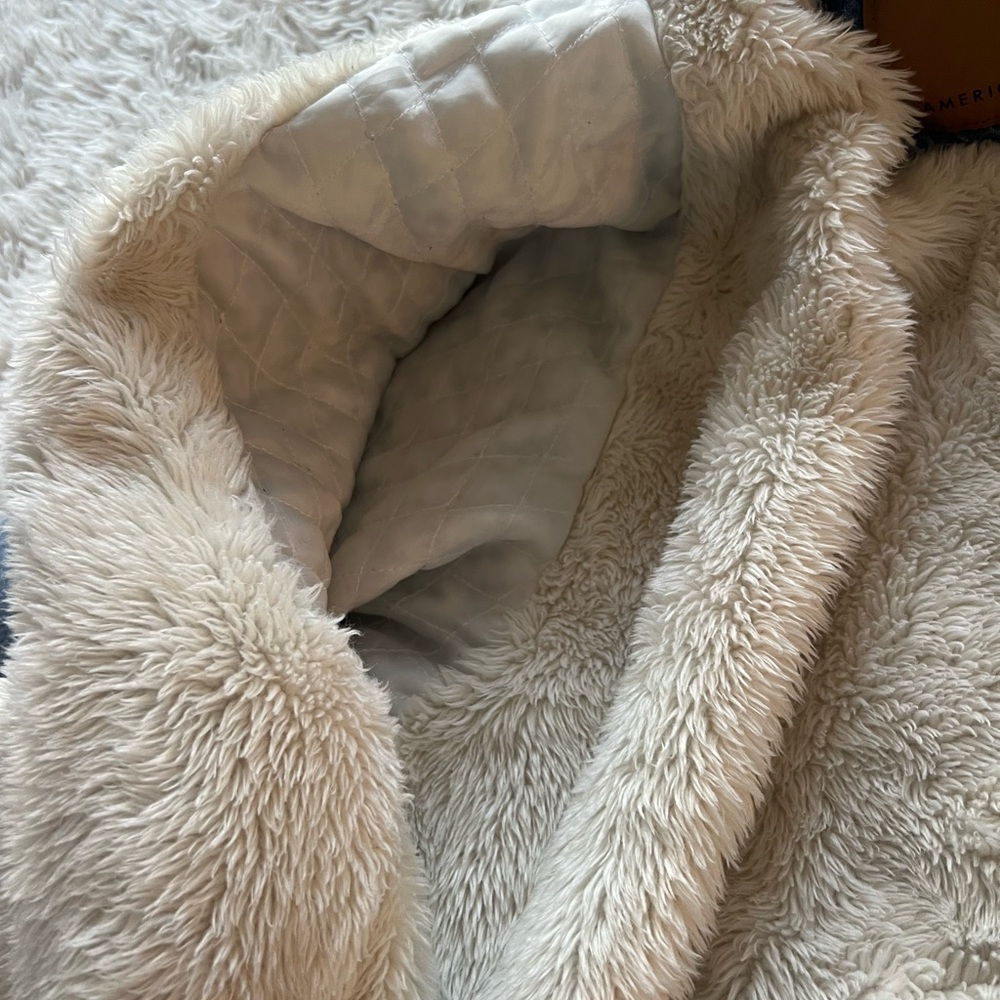 American Eagle Cropped Denim Fur Jacket - Picture 9 of 13